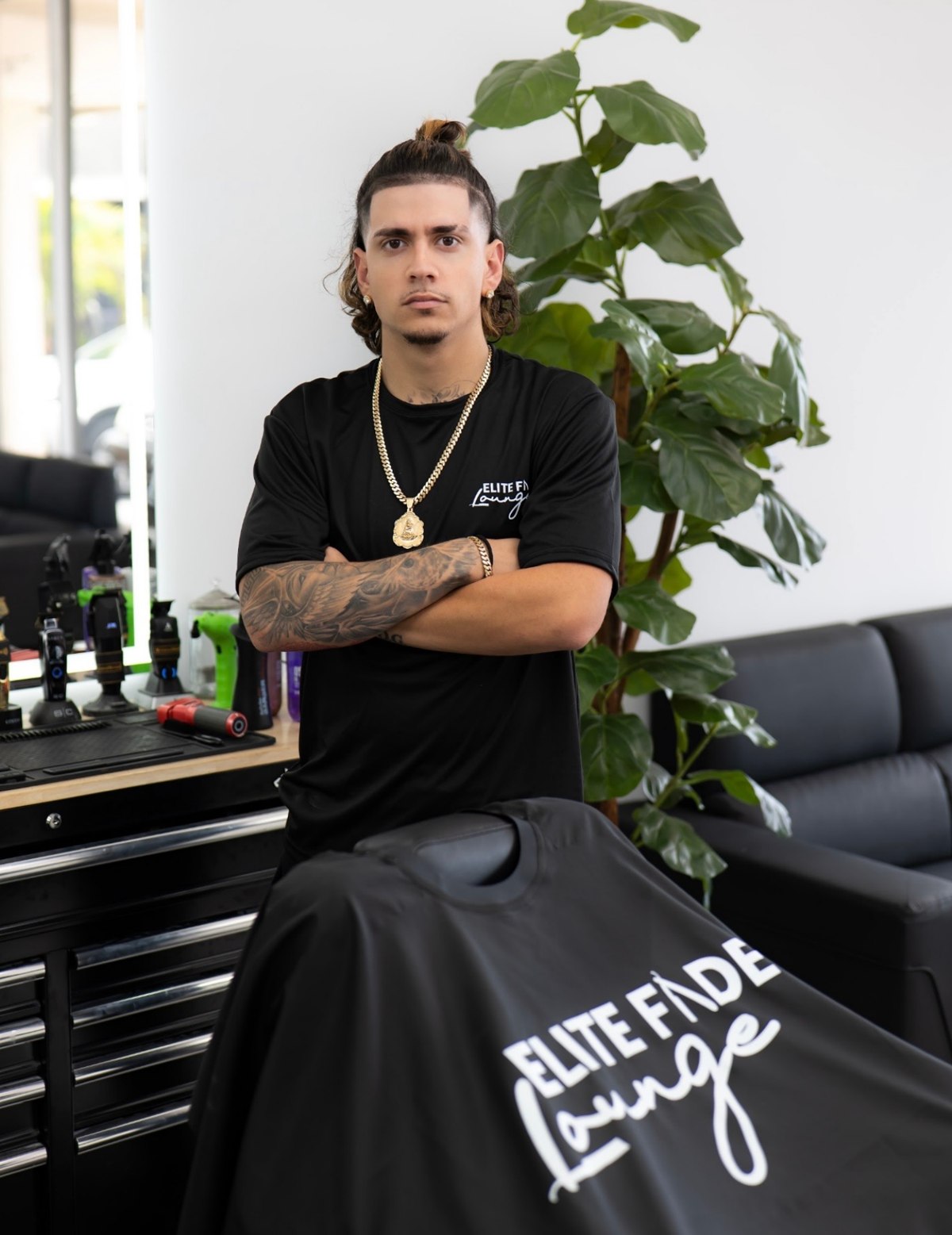 Osmany, barber at Elite Fade Lounge, aka OG